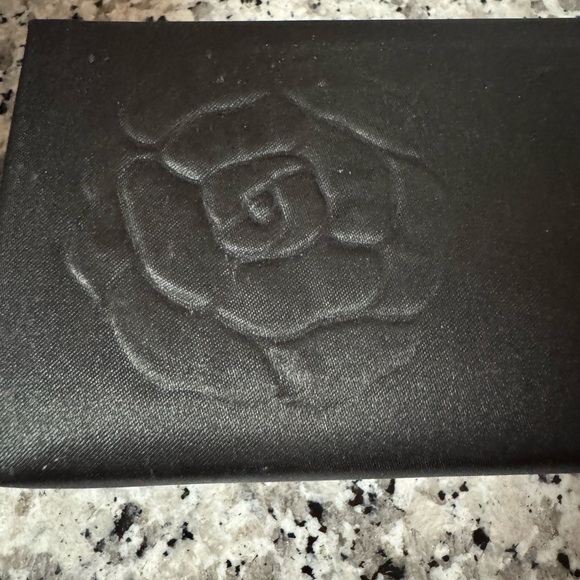 CHANEL Beauté Black Makeup Organizer with Embossed Floral Design - Picture 9 of 9